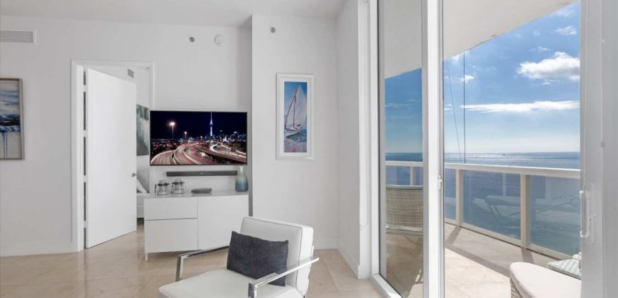 Stunning Three-Bedroom Apartment Direct Ocean View