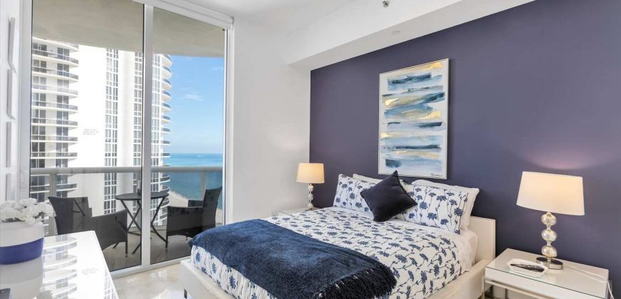 Stunning Three-Bedroom Apartment Direct Ocean View