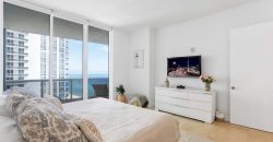 Stunning Three-Bedroom Apartment Direct Ocean View