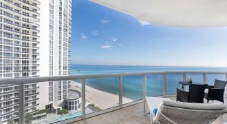 Stunning Three-Bedroom Apartment Direct Ocean View