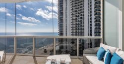 Stunning Three-Bedroom Apartment Direct Ocean View