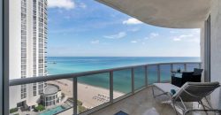 Stunning Three-Bedroom Apartment Direct Ocean View