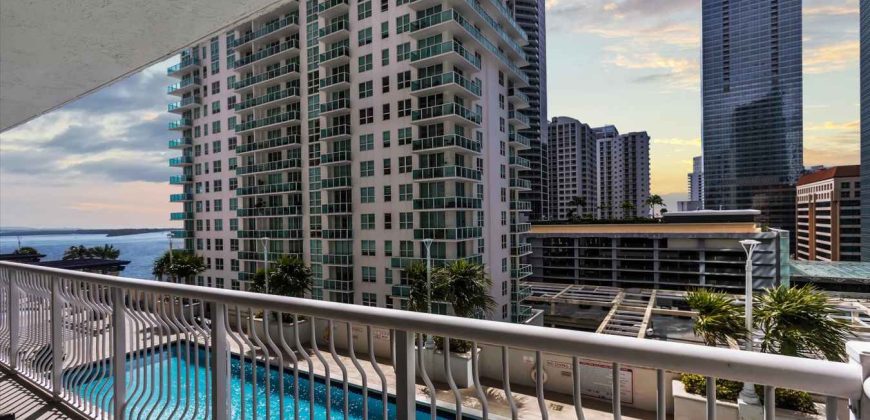 One-Bedroom Apartment w / Pool View