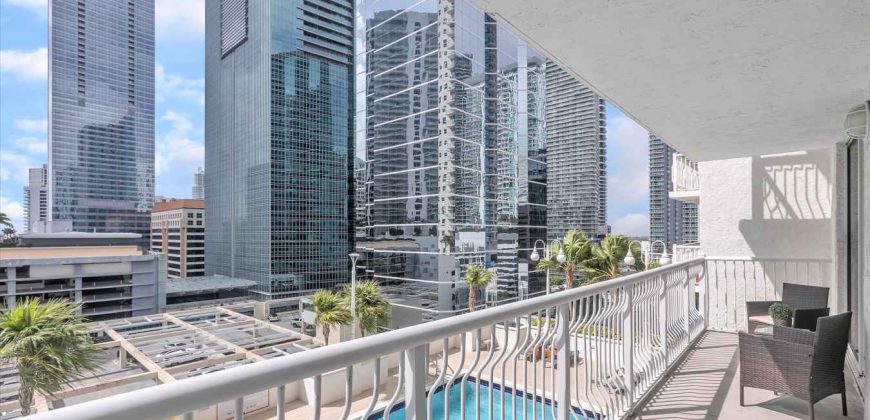 One-Bedroom Apartment w / Pool View