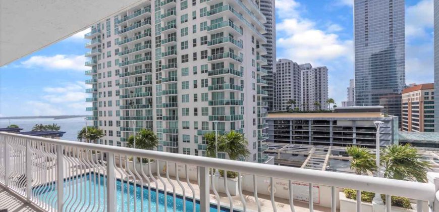 One-Bedroom Apartment w / Pool View