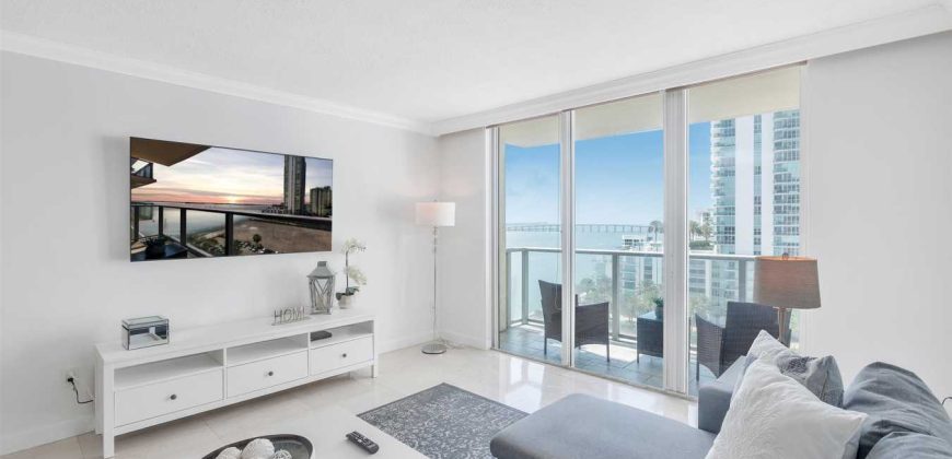 Two-Bedroom Apartment w / Ocean View