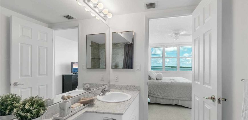 Two-Bedroom Apartment w / Direct Ocean View