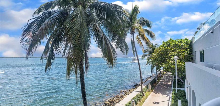 Two-Bedroom Apartment w / Direct Ocean View