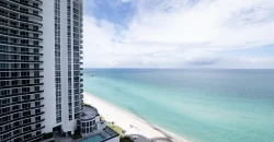 Three-Bedroom Apartment w / Ocean View