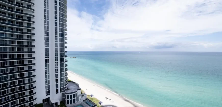 Three-Bedroom Apartment w / Ocean View