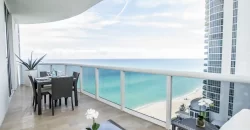 Three-Bedroom Apartment w / Ocean View