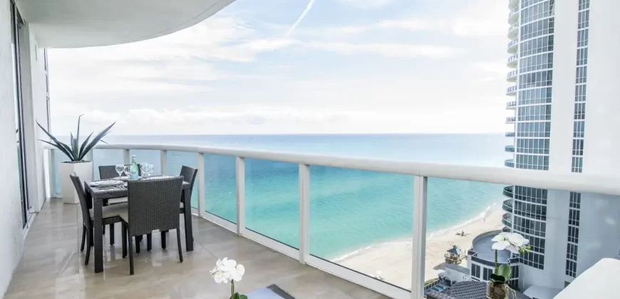 Three-Bedroom Apartment w / Ocean View