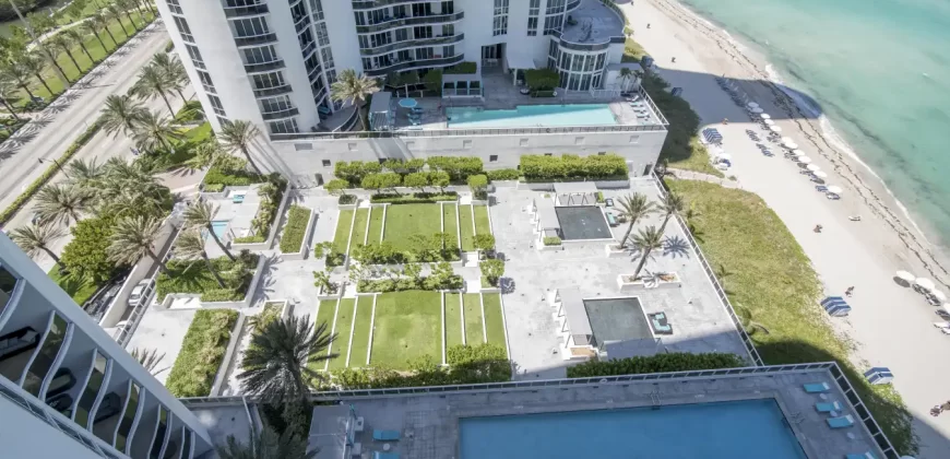 Three-Bedroom Apartment w / Ocean View