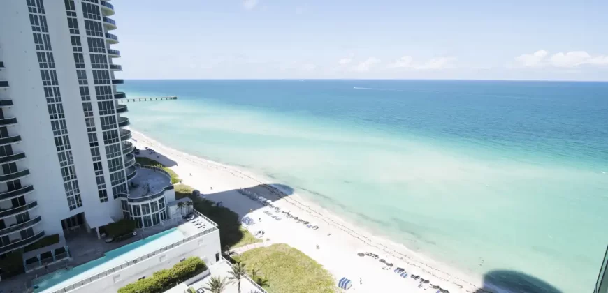 Three-Bedroom Apartment w / Ocean View