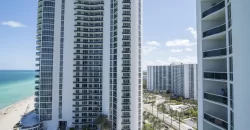 Three-Bedroom Apartment w / Ocean View