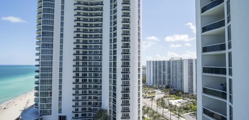 Three-Bedroom Apartment w / Ocean View