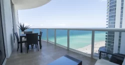 Three-Bedroom Apartment w / Ocean View