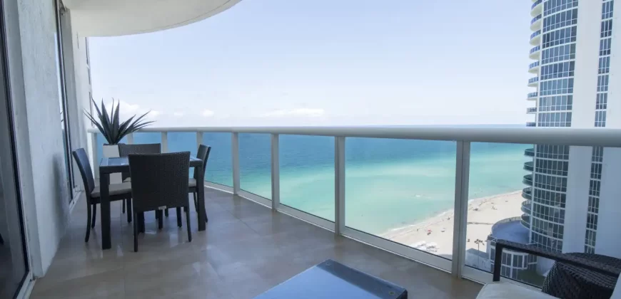 Three-Bedroom Apartment w / Ocean View