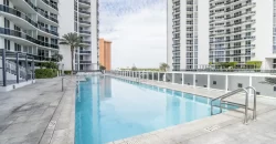 Three-Bedroom Apartment w / Ocean View